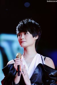 <b>李宇春WhyMe個唱失聲痛哭 海量近景圖片全紀錄</b>