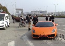 350萬元蘭博基尼 車前竟無法掛牌照