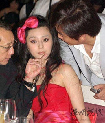 劉亦菲等陪酒照曝光 網友:神仙姐姐下凡塵(圖)