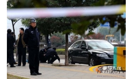 男子在銀行取錢后被當街槍殺