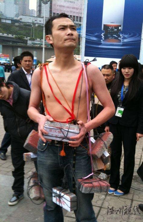 高房價時代逼出的行為藝術