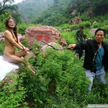 野外拍不穿衣服寫真村民驅趕拍寫真女 稱丟人現眼