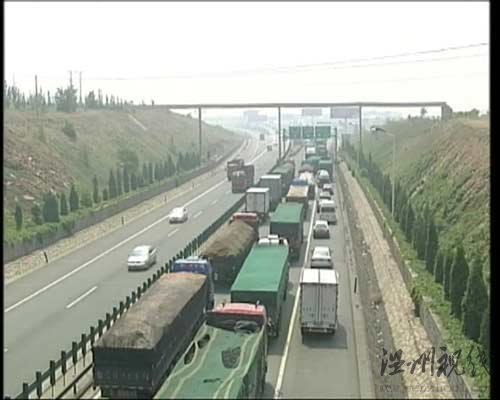 京張高速堵車不斷 被稱為造價30億的停車場