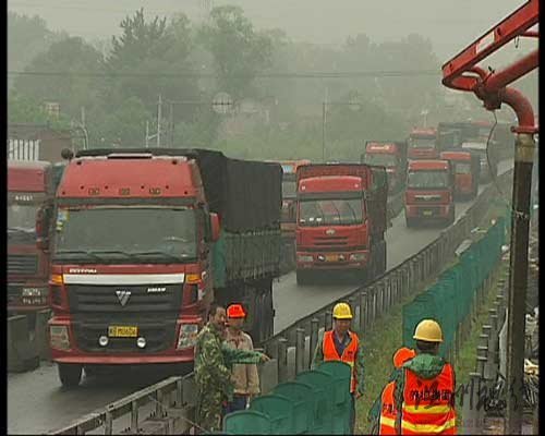 京張高速堵車不斷 被稱為造價30億的停車場