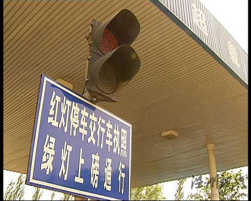 京張高速堵車不斷 被稱為造價30億的停車場