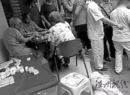 老人打麻將倒地身亡 鄰桌視而不見仍酣戰(圖)