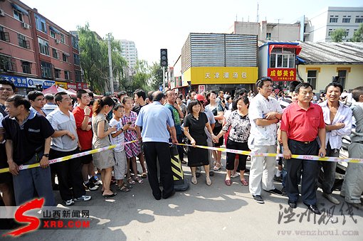 山西省人民醫院前地面塌陷致門診樓側塌(組圖)