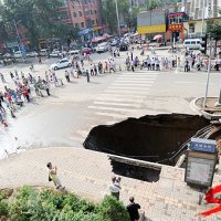 山西省太原市人民醫院前地面塌陷致門診樓側塌