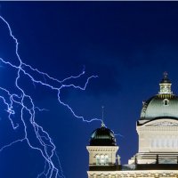 閃電雷暴的精彩瞬間美得很壯觀