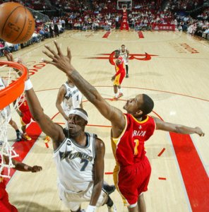 107天后噩夢再度來襲 是什么讓阿里扎打鐵不休