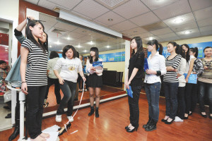 80后女老板放下工作競選世博會形象大使