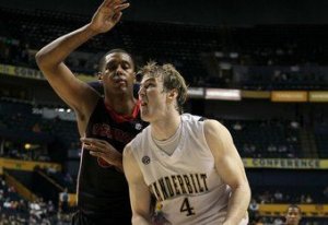 白人中鋒奧格威宣布參加選秀 比火箭長(zhǎng)人更強(qiáng)壯