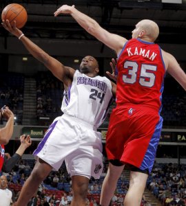 埃文斯28分湯普森兩雙 國(guó)王輕取快船結(jié)束八連敗