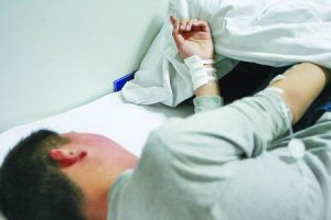 14歲少年因屢遭同學勒索毆打喝農藥自殺