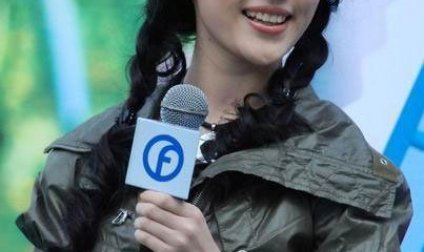 劉亦菲否認獻熒幕初吻 講“狗經”不談激情(圖)