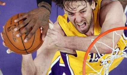 加索爾生死時(shí)刻扣飛關(guān)鍵球 肌肉血戰(zhàn)險(xiǎn)成罪人