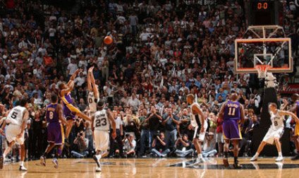 湖人隊(duì)史季后賽7大絕殺 老魚0.4秒永垂史冊(cè)(圖)