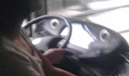 公交司機因開車涉嫌與人調情被停工(圖)