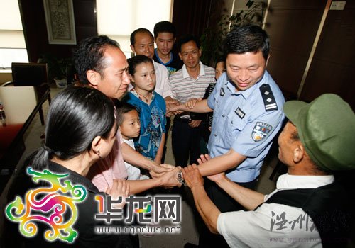 公安副局長救起落水兒童發(fā)帖稱救人不需要榮譽