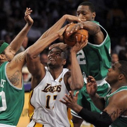 小鯊7次蓋帽仍難救主 創(chuàng)兩紀(jì)錄他成唯一曙光