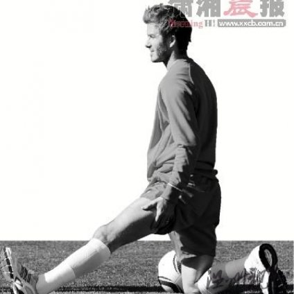 <b>傳貝克漢姆準(zhǔn)備復(fù)出 亮相英格蘭隊(duì)南非訓(xùn)練</b>