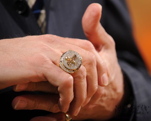 禪師戴冠軍戒指激勵球員 欲重走09年輝煌路(圖)