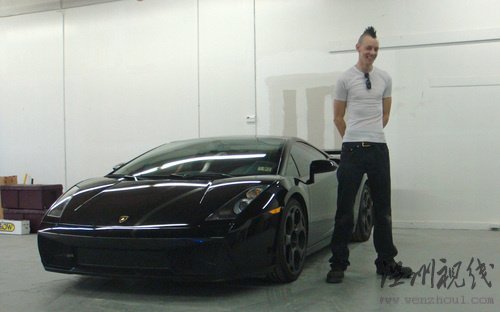 美國(guó)男子傾其所有買跑車為失戀療傷(圖)