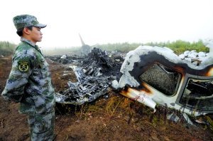 墜落客機飛抵機場7分鐘后出事 救援中持續(xù)爆炸