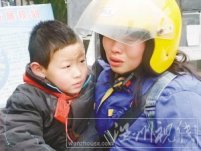 “英雄媽媽”浙江溫州騎摩托車到重慶千里走單騎只