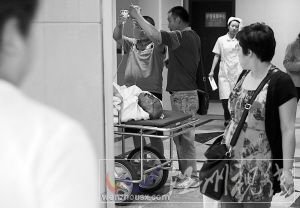 沈陽男子撞人后追著砸出6個“汽油彈”