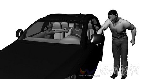 趁女老板上車未鎖車門之機，林某靠近副駕駛位車門，趁機上車用槍指著對方，黃浩則堵在駕駛室堵住車門口。_nEO_IMG