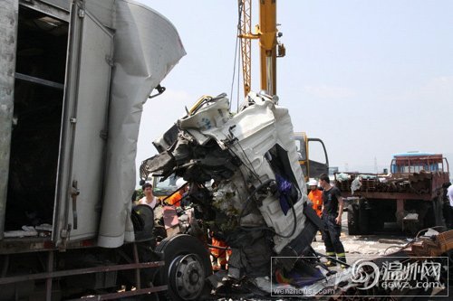 甬臺溫高速交通事故現場