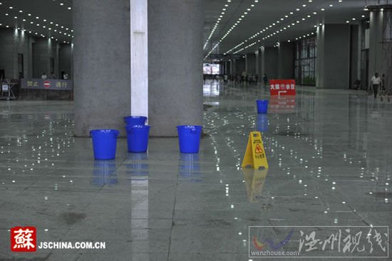 南京暴雨致高鐵南站出現漏水地基下沉(組圖)