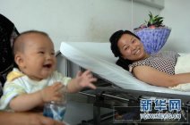 杭州英雄媽媽吳菊萍徒手接住墜樓女童 吳菊萍照片和