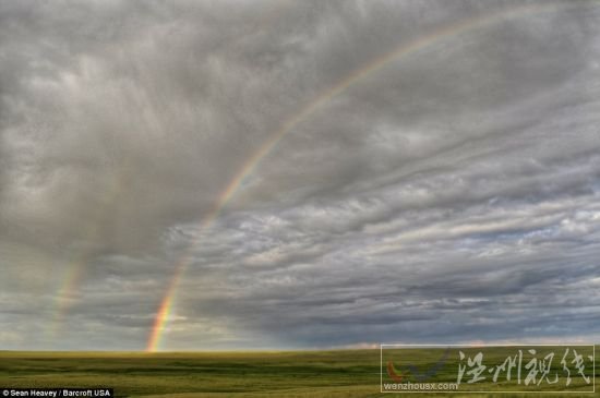 肖恩為了捕捉風暴最令人驚嘆的時刻,例如這張大草原上空的雨虹畫面,不惜驅(qū)車行駛數(shù)百英里 肖恩為了捕捉風暴最令人驚嘆的時刻,例如這張大草原上空的雨虹畫面,不惜驅(qū)車行駛數(shù)百英里