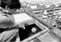 杭州陸家河頭小區(qū)居民喝兩年的臟水