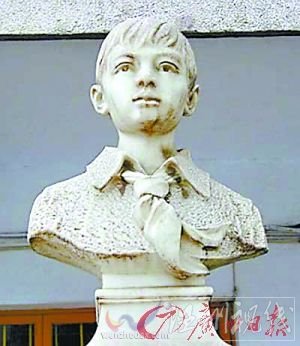 賴寧雕像（資料圖片）