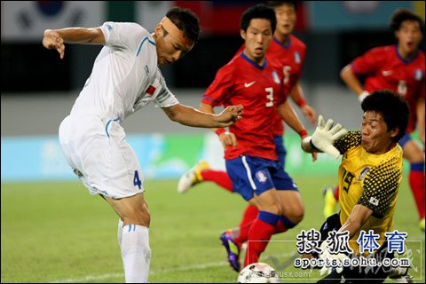 大運賽場抗高溫有高招 足球比賽可暫停喝水