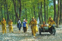 黃山區(qū)譚家橋鎮(zhèn)腦殘旅游項(xiàng)目 游客扮成侵華日軍攻打