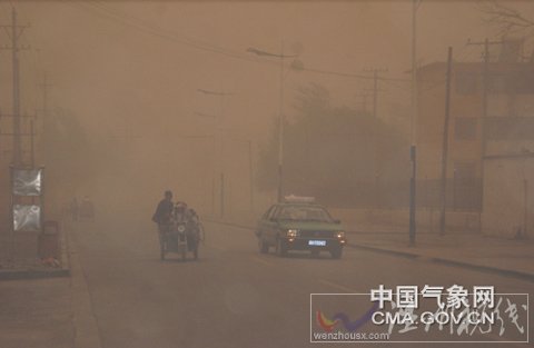 特強沙塵暴襲擊青海戈壁新城格爾木（組圖）