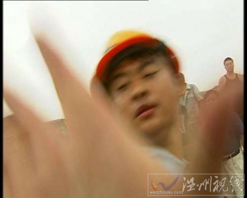 央視記者采訪遭圍毆