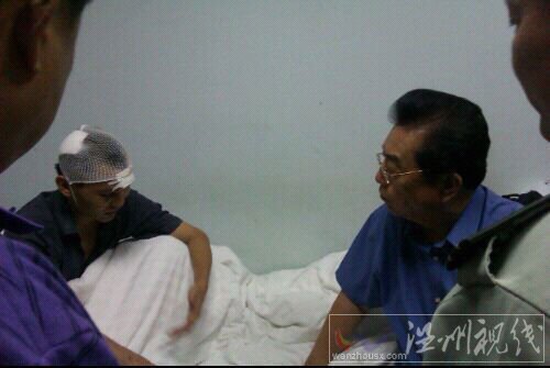 李雙江到醫(yī)院看望傷者向被打的夫婦道歉