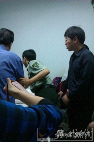 李雙江到醫(yī)院看望傷者向被打的夫婦道歉