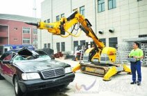 陳光標(biāo)當(dāng)眾砸奔馳是舊車(chē) 呼吁汽油提價(jià)50%先要滅了出