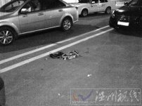 永嘉上塘鎮(zhèn)交警處理特別的交通事故 轎車壓壞遙控車