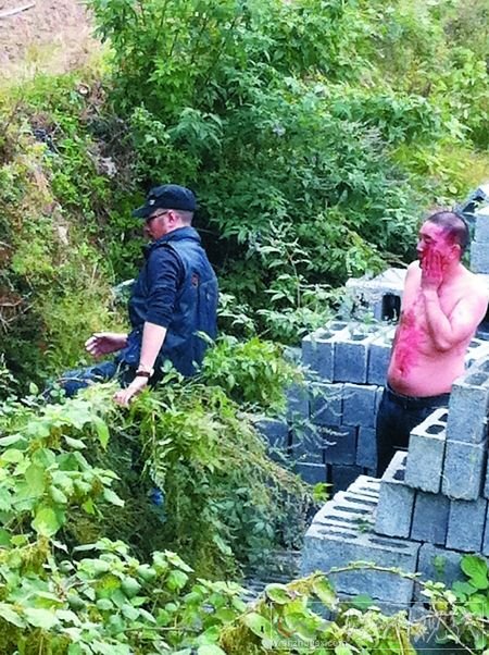 19名游客鳳凰遭圍毆 被槍指頭威脅“打死你”