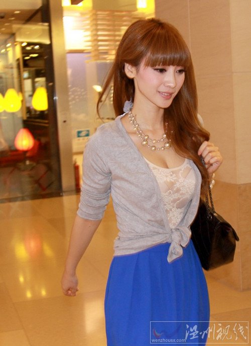 柳巖透視蕾絲裝