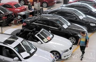 溫州二手車市場最近豪車云集。 本報圖片均為 晚報 何雯亞 現場圖片 