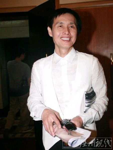 鄧建國嬌妻稱雙方已分手:承認結婚就是炒作(組圖) 鄧建國嬌妻稱雙方已分手:承認結婚就是炒作(組圖)