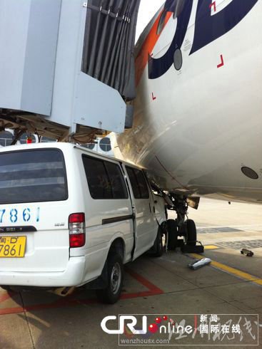 廈門機場汽車與飛機相撞(組圖)